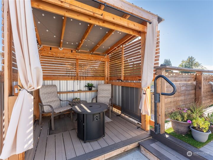 Property Photo:  1722  8th Street NE  WA 98802