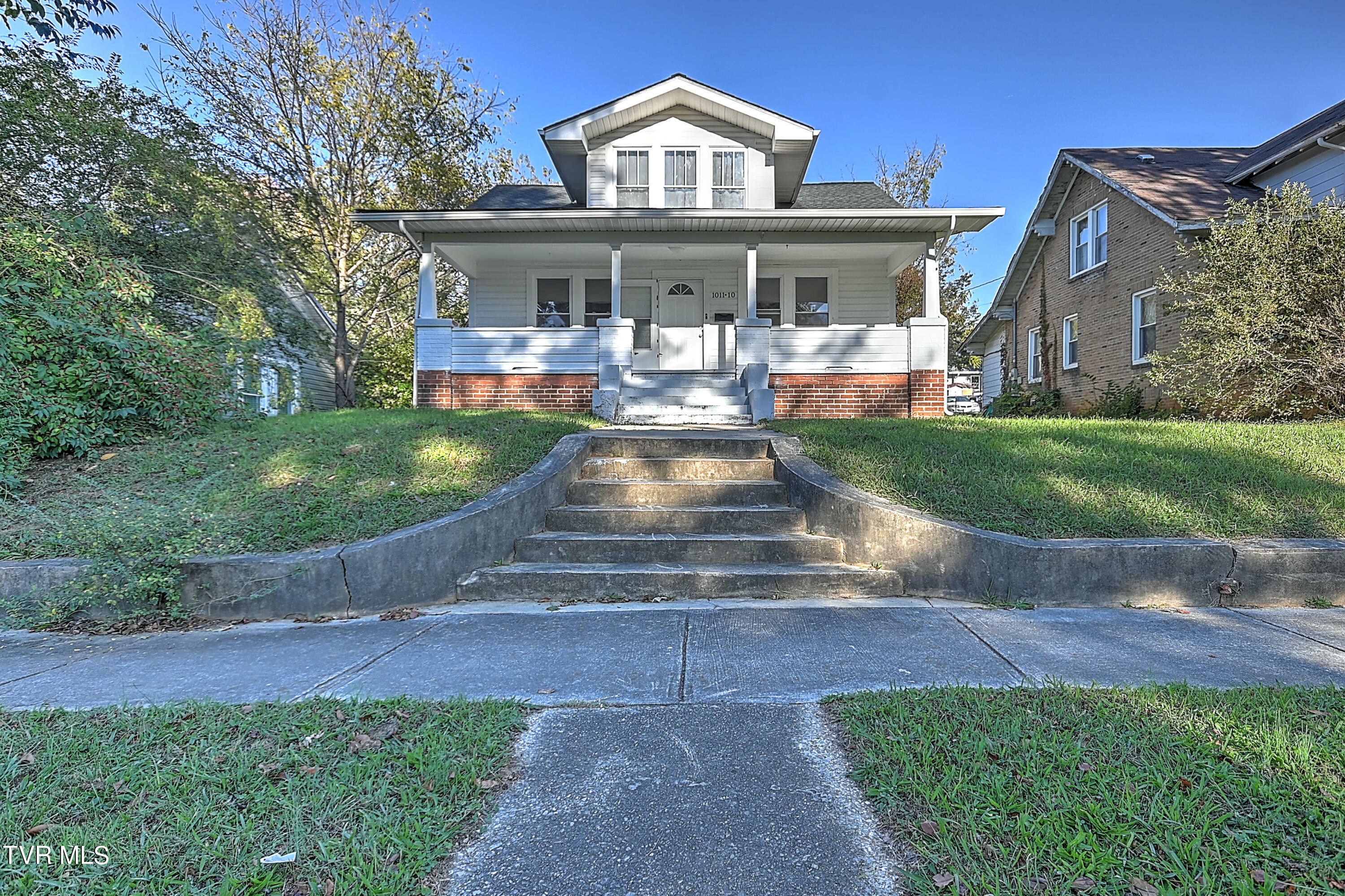 Property Photo:  1011 East Unaka Avenue  TN 37601 