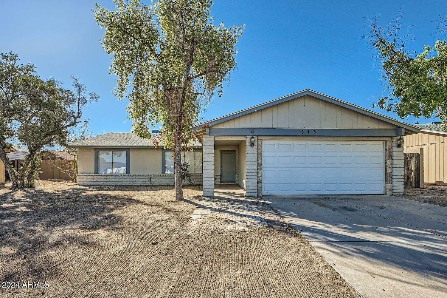 Property Photo:  813 W Apollo Avenue  AZ 85283 