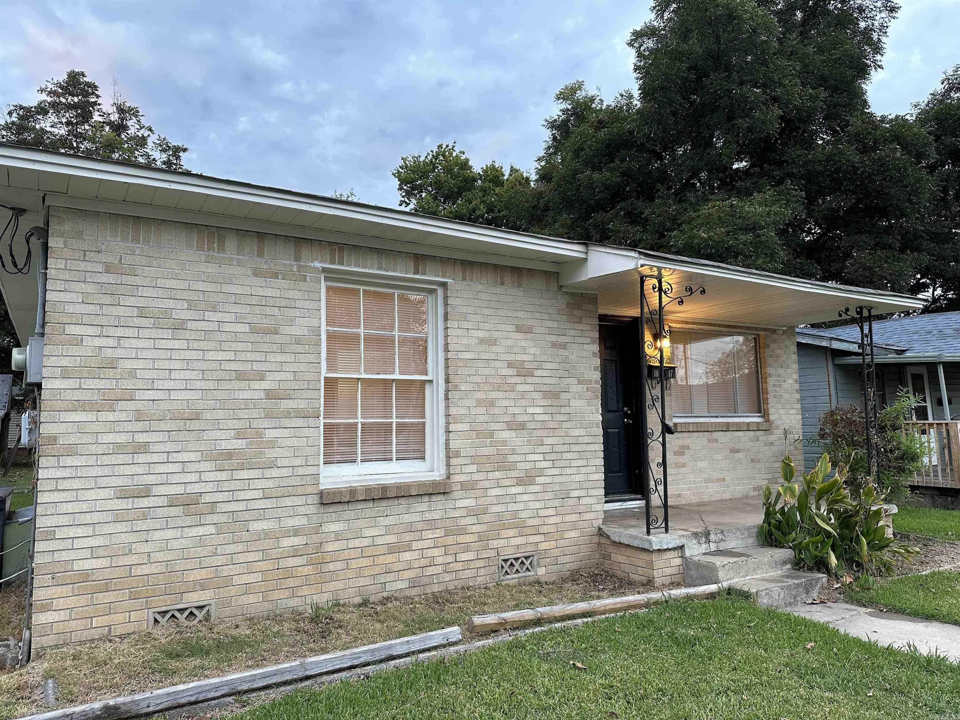 Property Photo:  1817 W 16th Street  AR 72114 