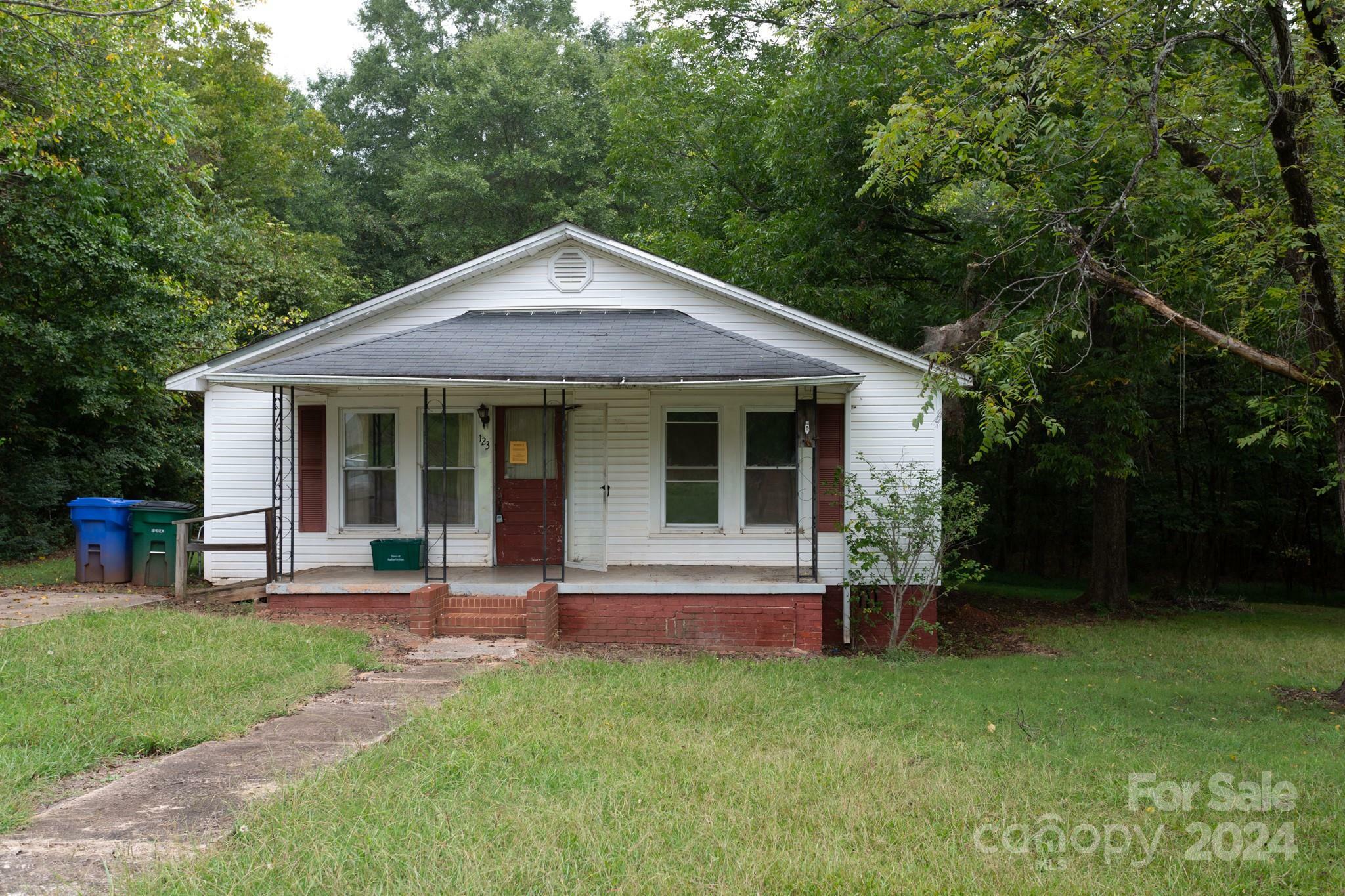 Property Photo:  123 Prince Street  NC 28160 