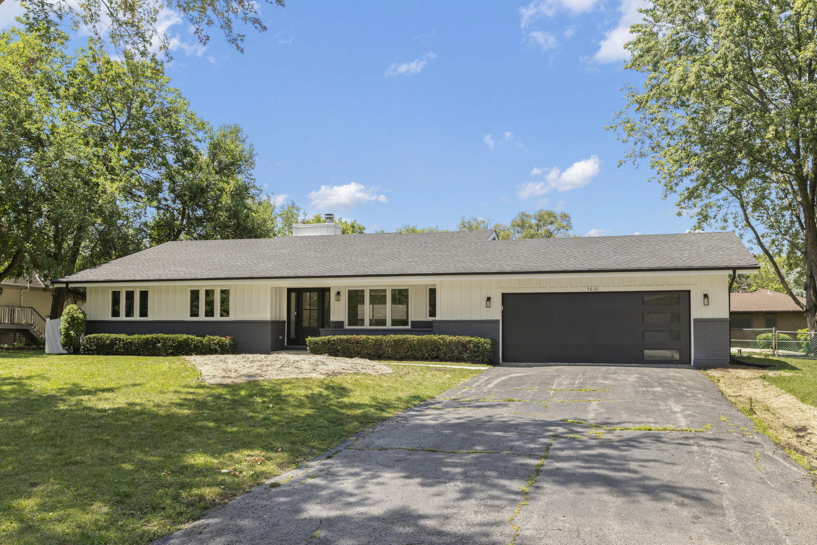 Property Photo:  5610 Bentley Avenue  IL 60514 