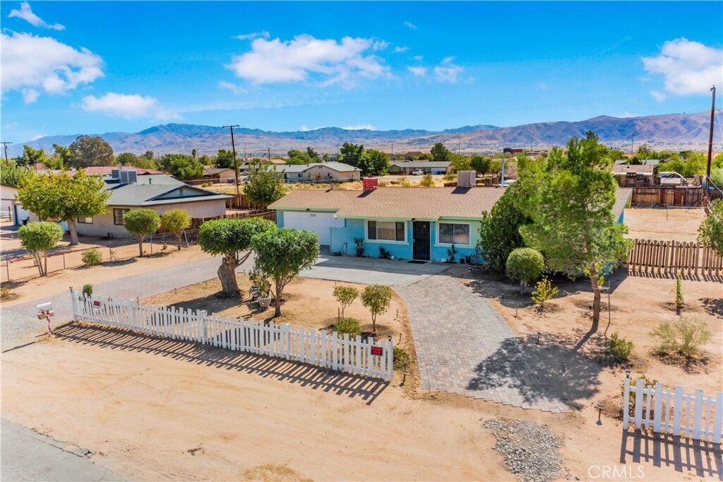 Property Photo:  22261 Kayenta Road  CA 92308 