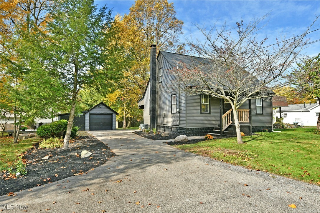 572 Howland Wilson Road SE  Warren OH 44484 photo