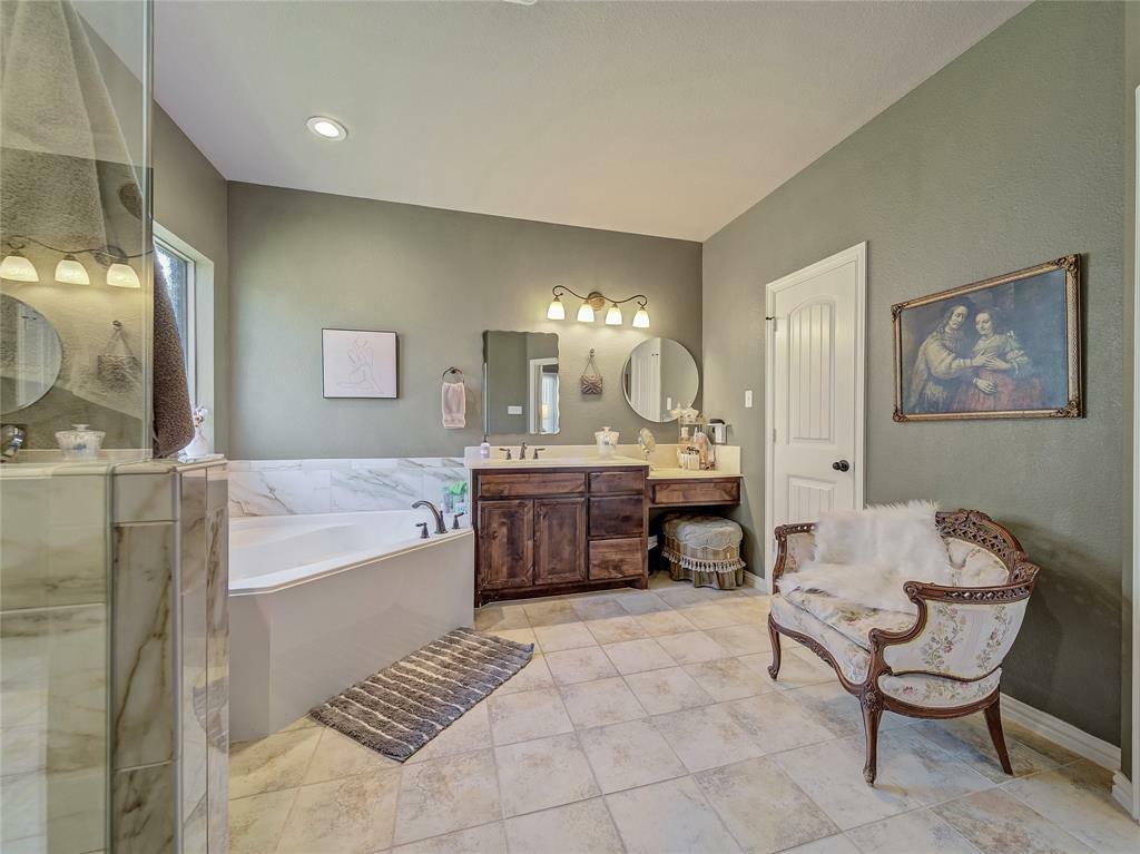 Property Photo:  1144 Sapphire Lane  TX 76058 