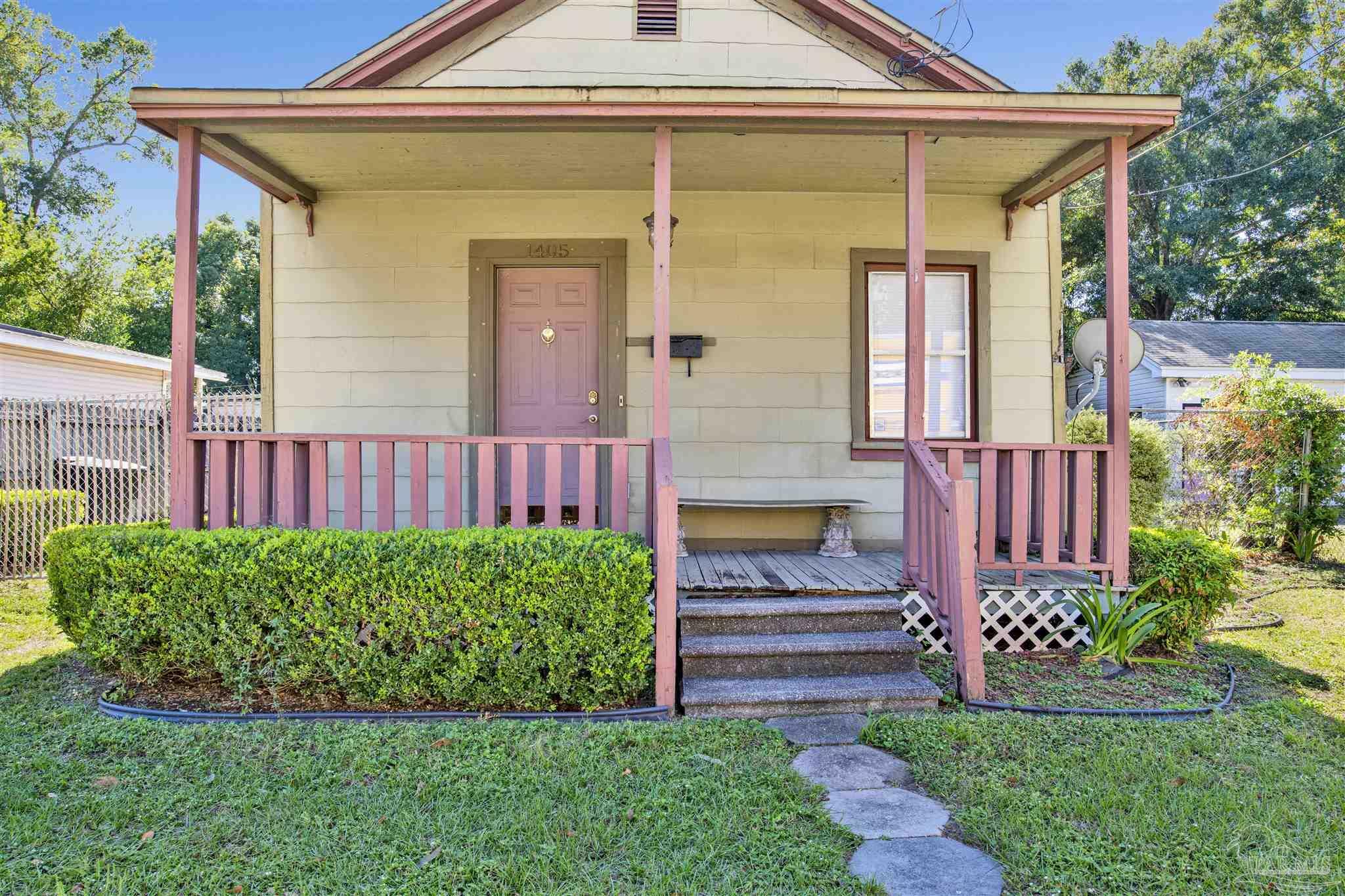 Property Photo:  1405 E Cervantes St  FL 32501 