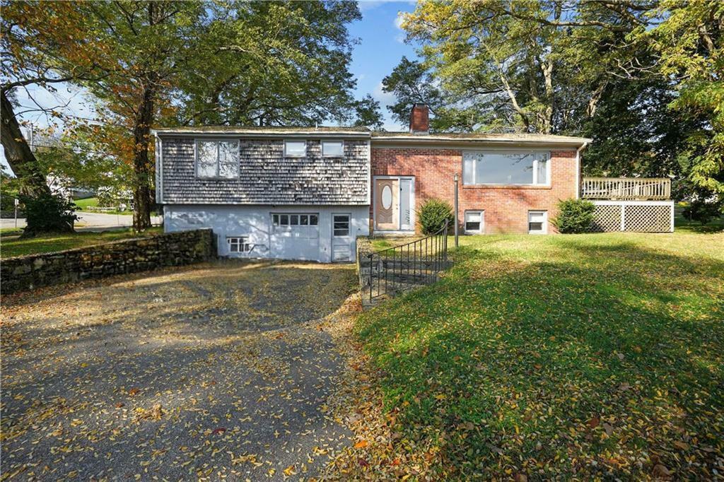 Property Photo:  10 Johnnycake Lane  RI 02871 