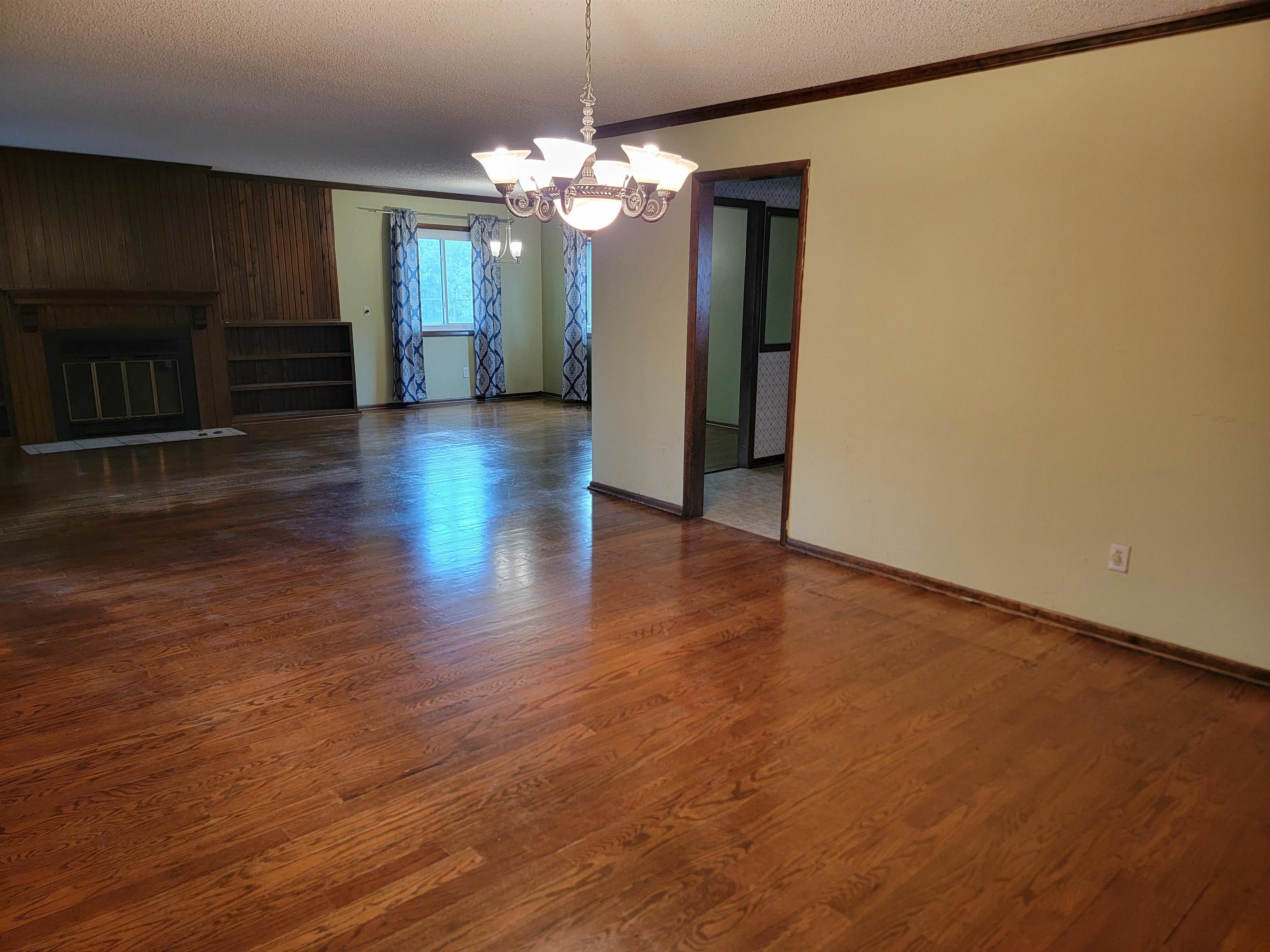 Property Photo: 619 W Allison St KS 67002-9414