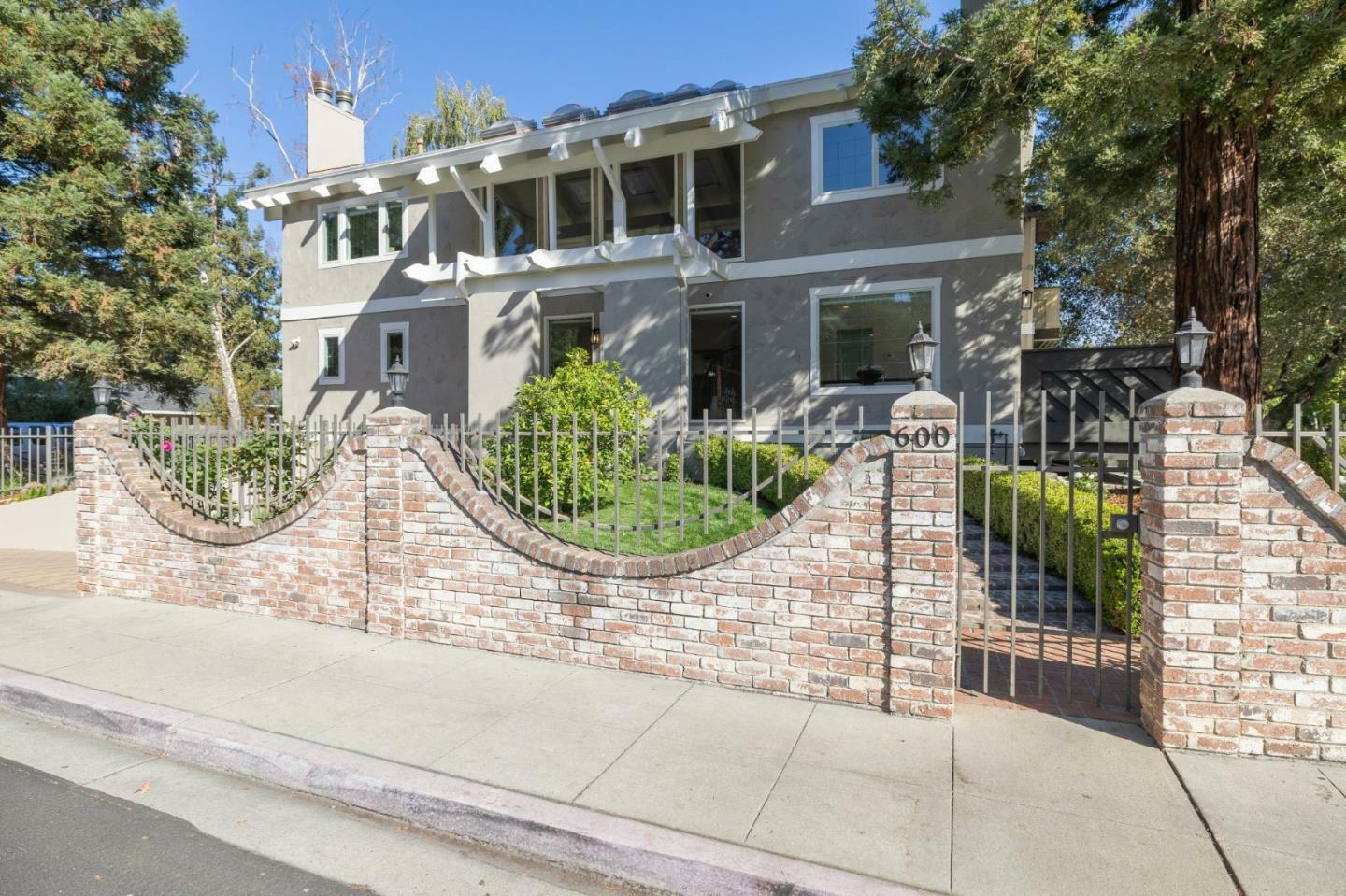 Property Photo:  600 Coleman Avenue  CA 94025 