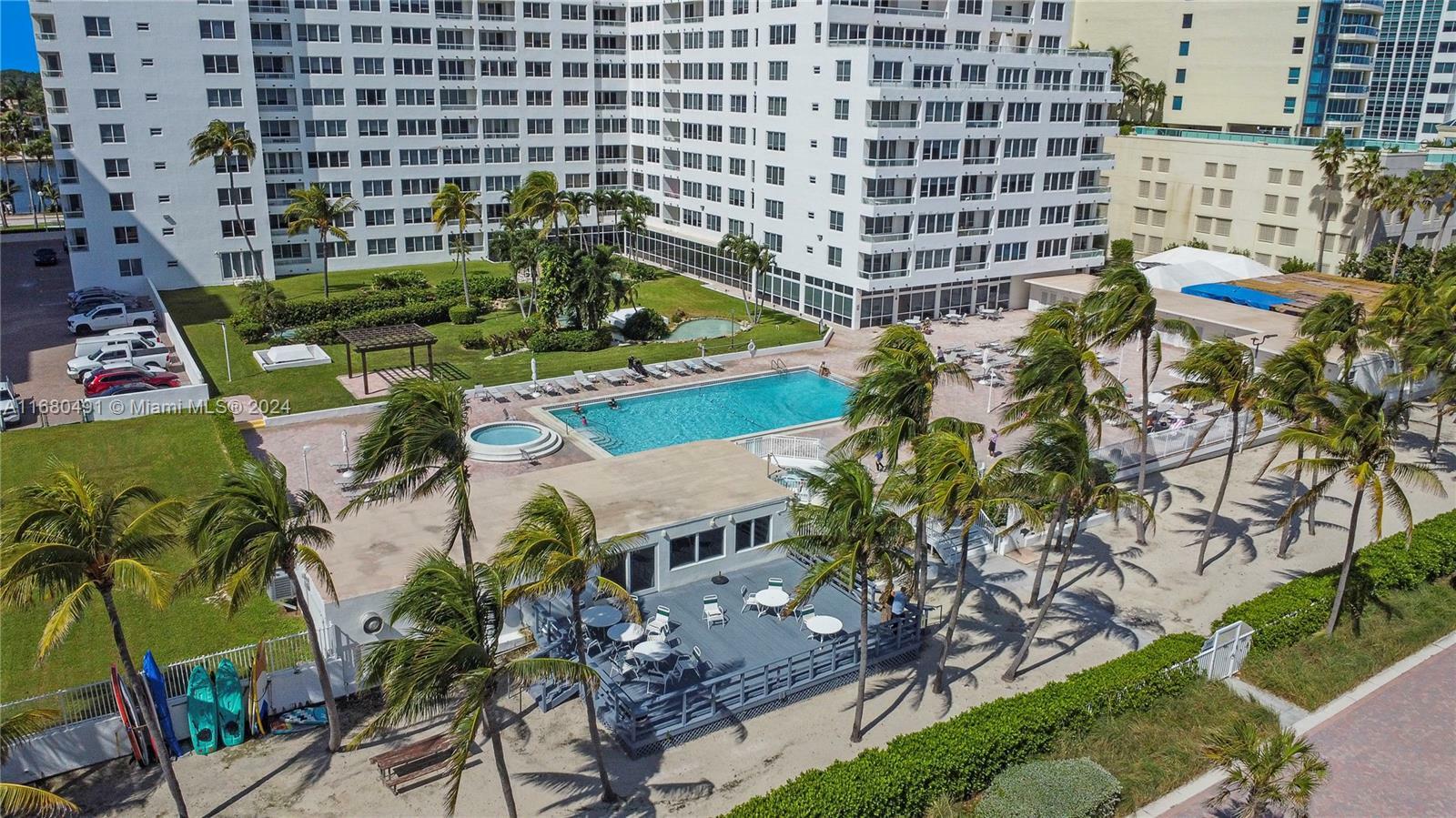 Property Photo:  5005 Collins Ave 325  FL 33140 