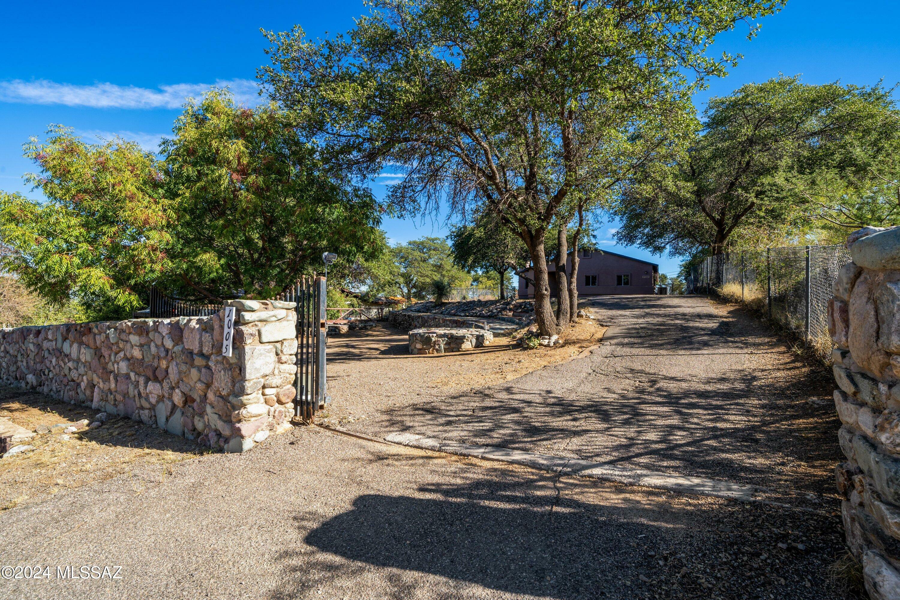 Property Photo:  1005 N Calle Manzanita  AZ 85623 