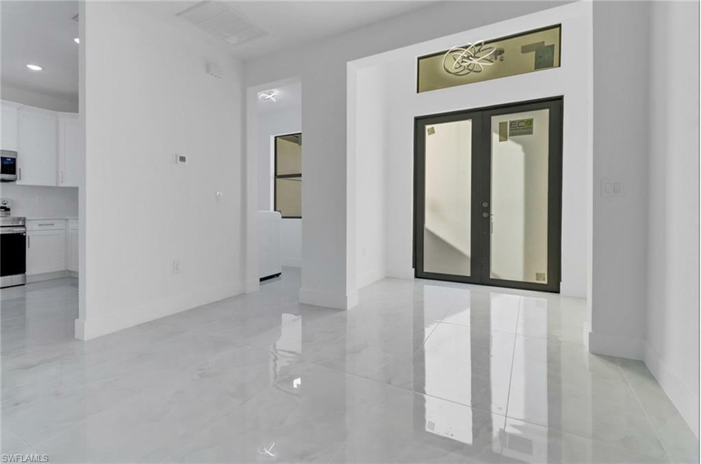 Property Photo: 3010 29th St SW FL 33976