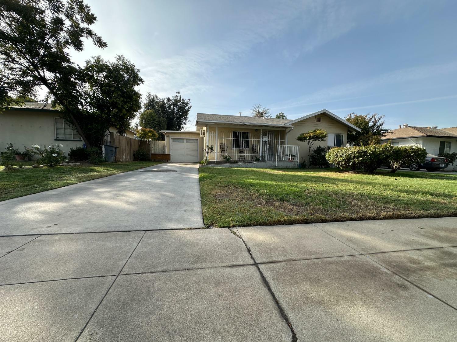 Property Photo:  915 W Fountain Way  CA 93705 