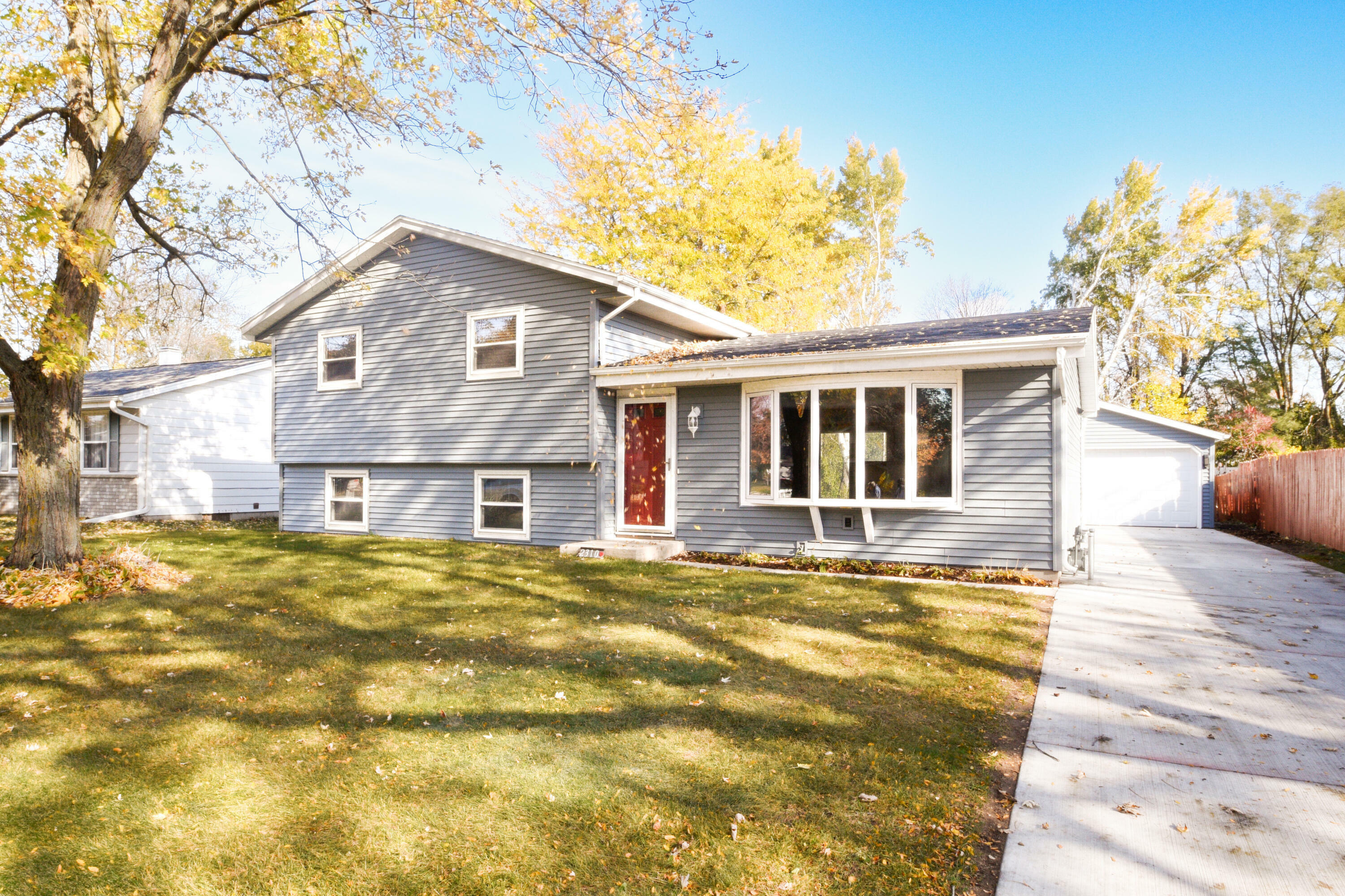 Property Photo:  2310 Wellington Dr  WI 53090 