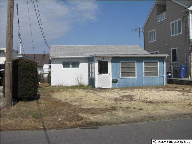 Property Photo:  436 Eisenhower Avenue  NJ 08751 