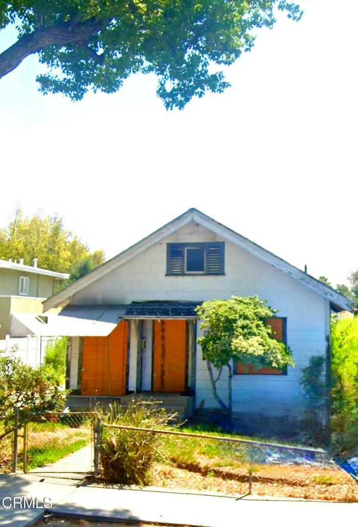 Property Photo:  894 N Summit Avenue  CA 91103 