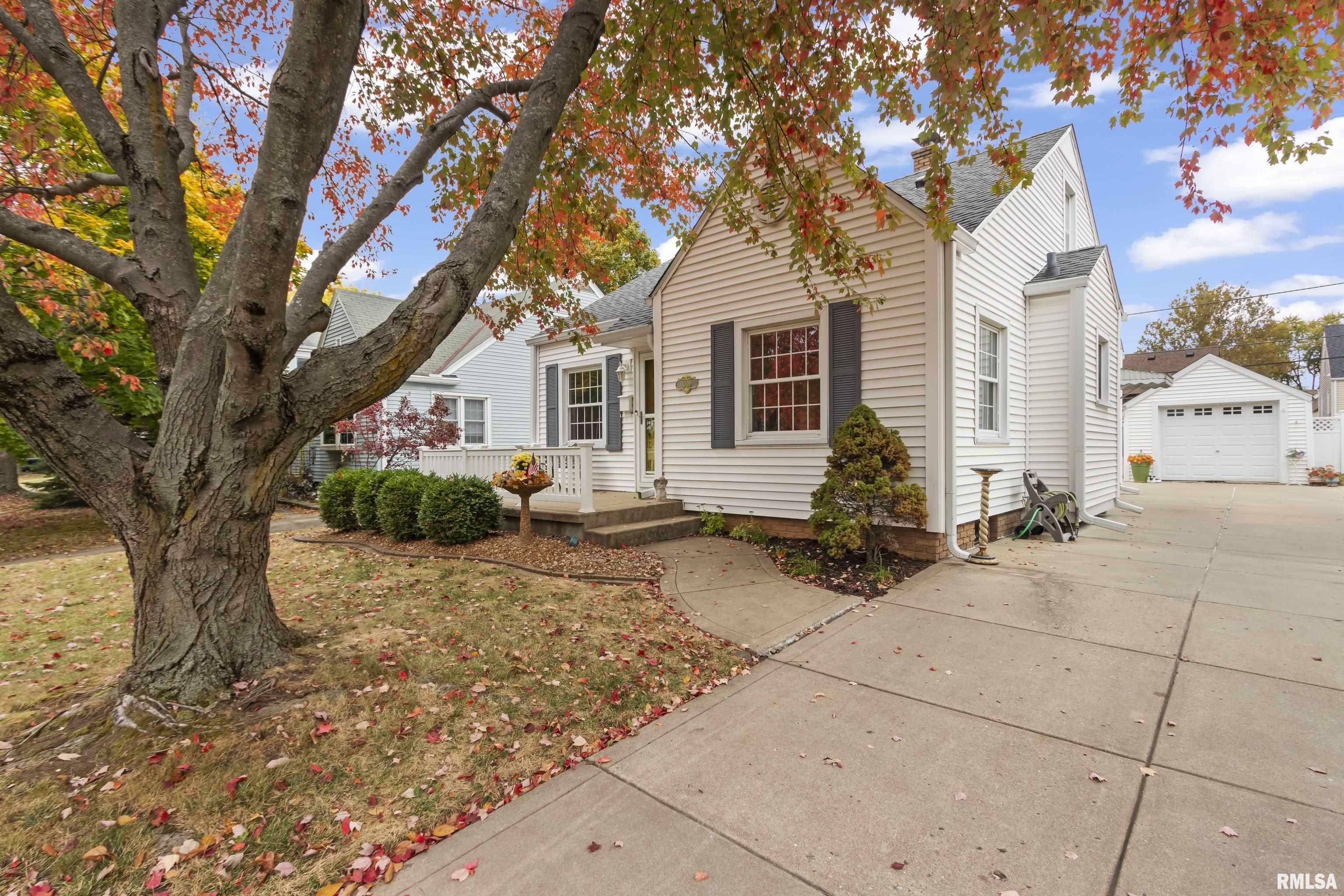 Property Photo:  1009 E Norwood Avenue  IL 61603 