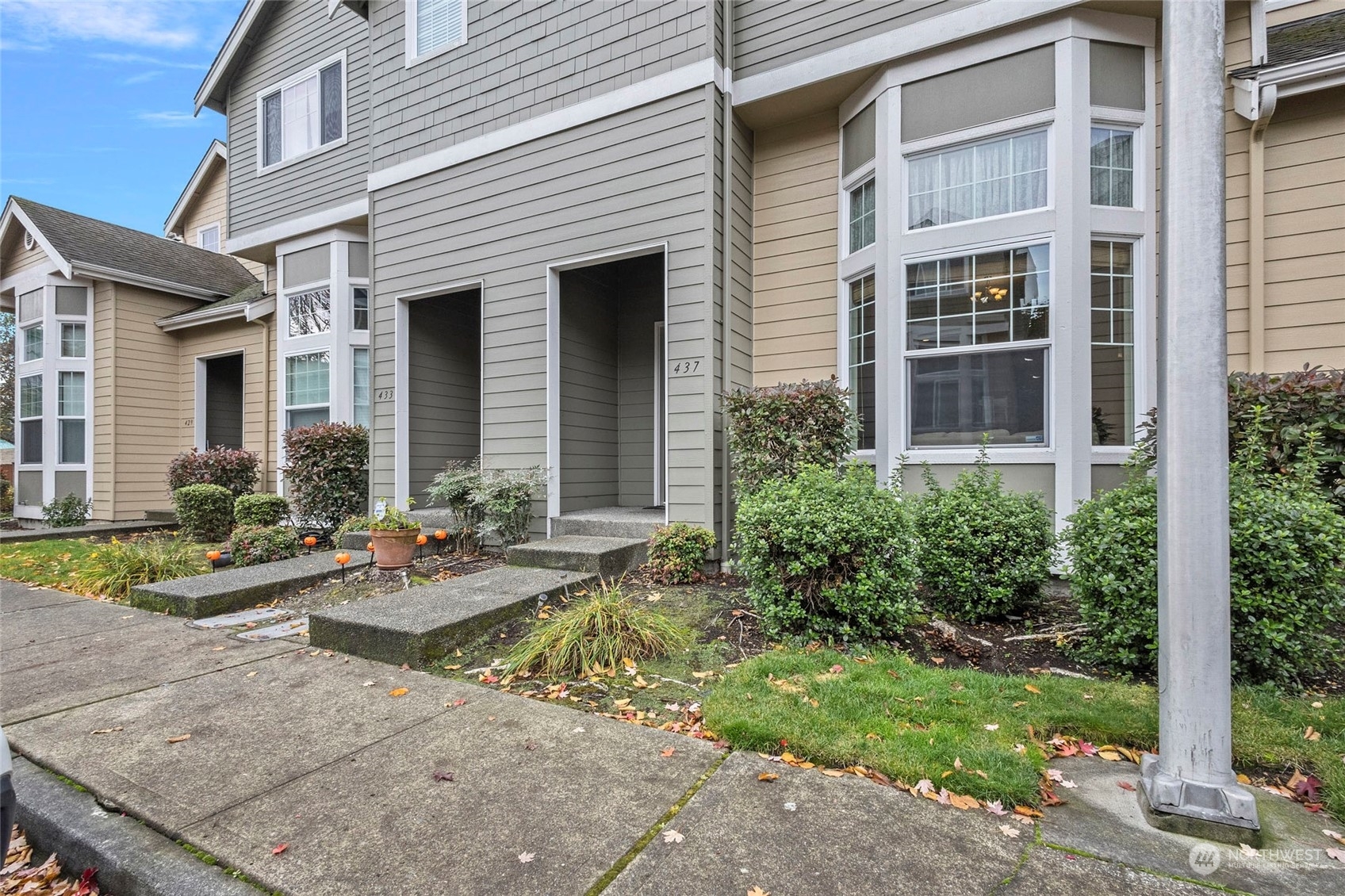 Property Photo:  437 Tacoma Avenue NE  WA 98056 