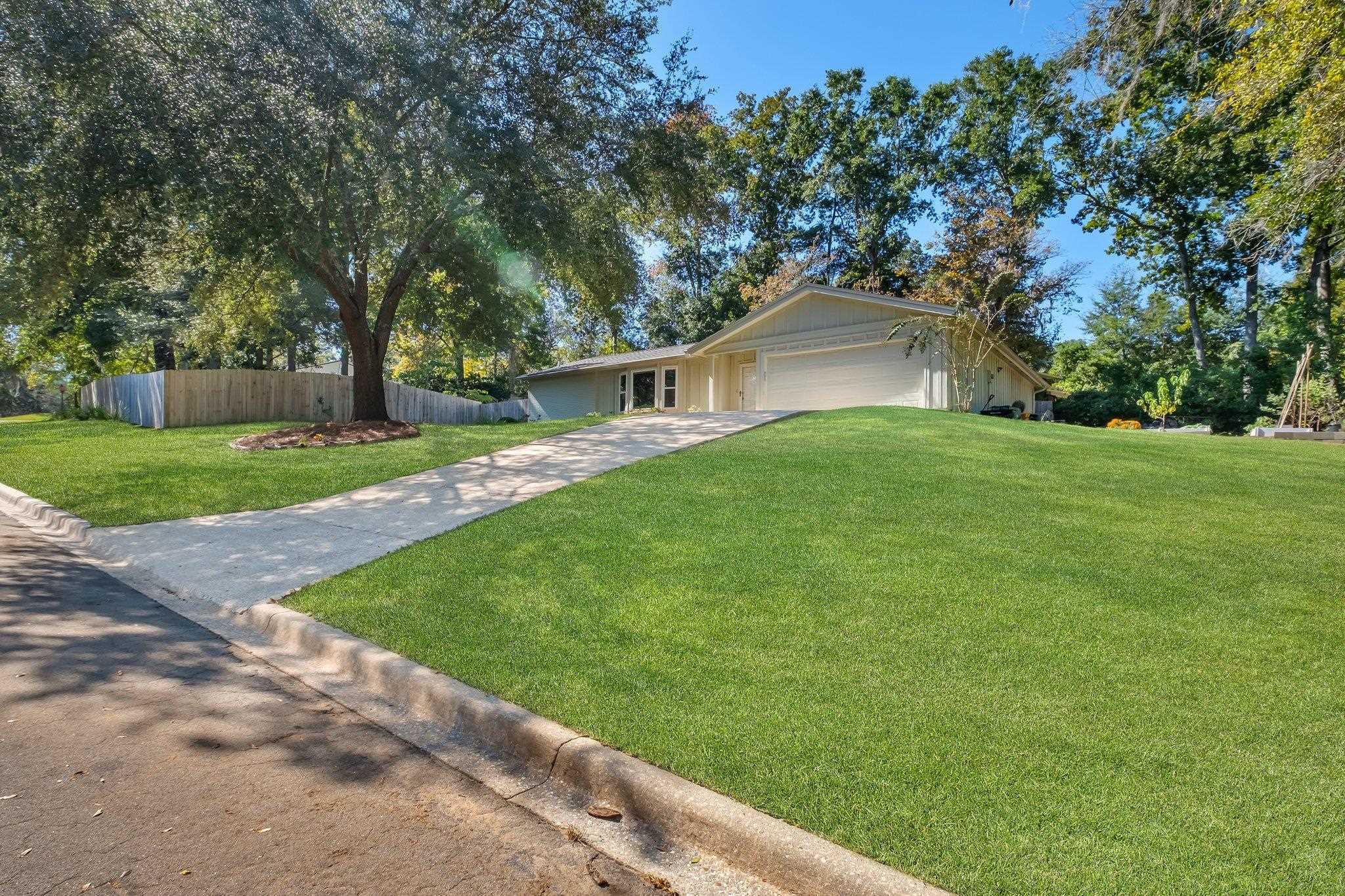 Property Photo:  3762 Suffolk Drive  FL 32309 