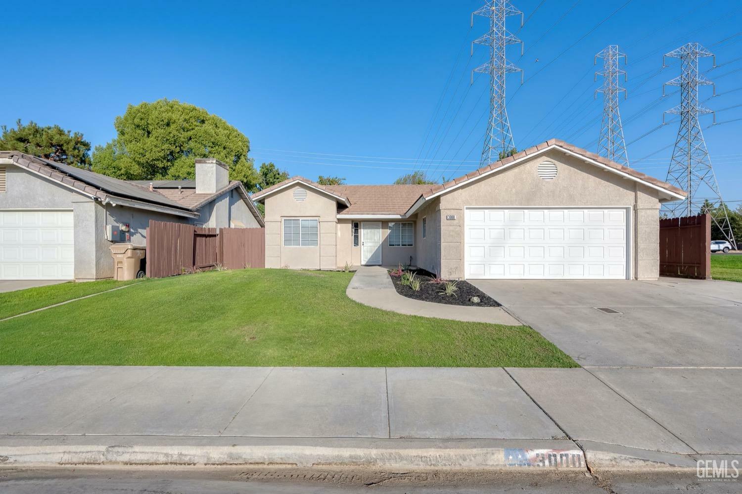 Property Photo:  3000 Chuckwagon Street  CA 93312 