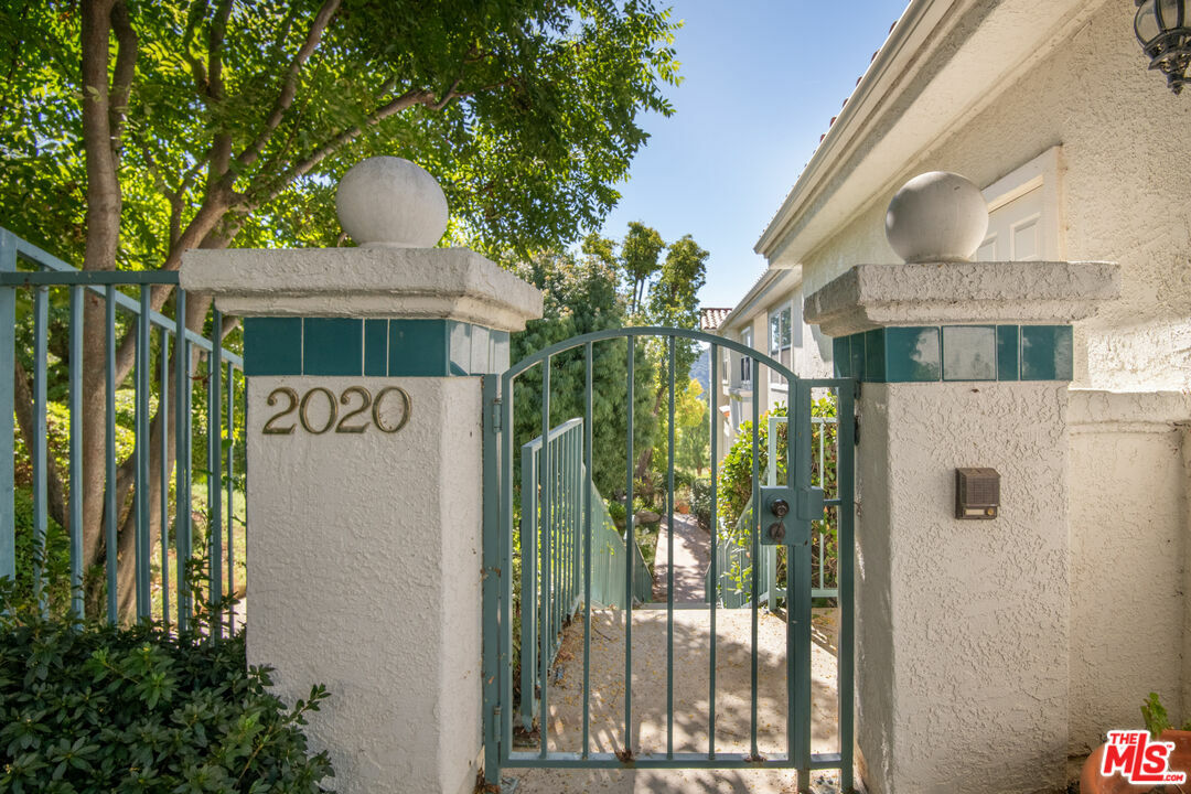 Property Photo:  2020   Palisades Dr  CA 90272 