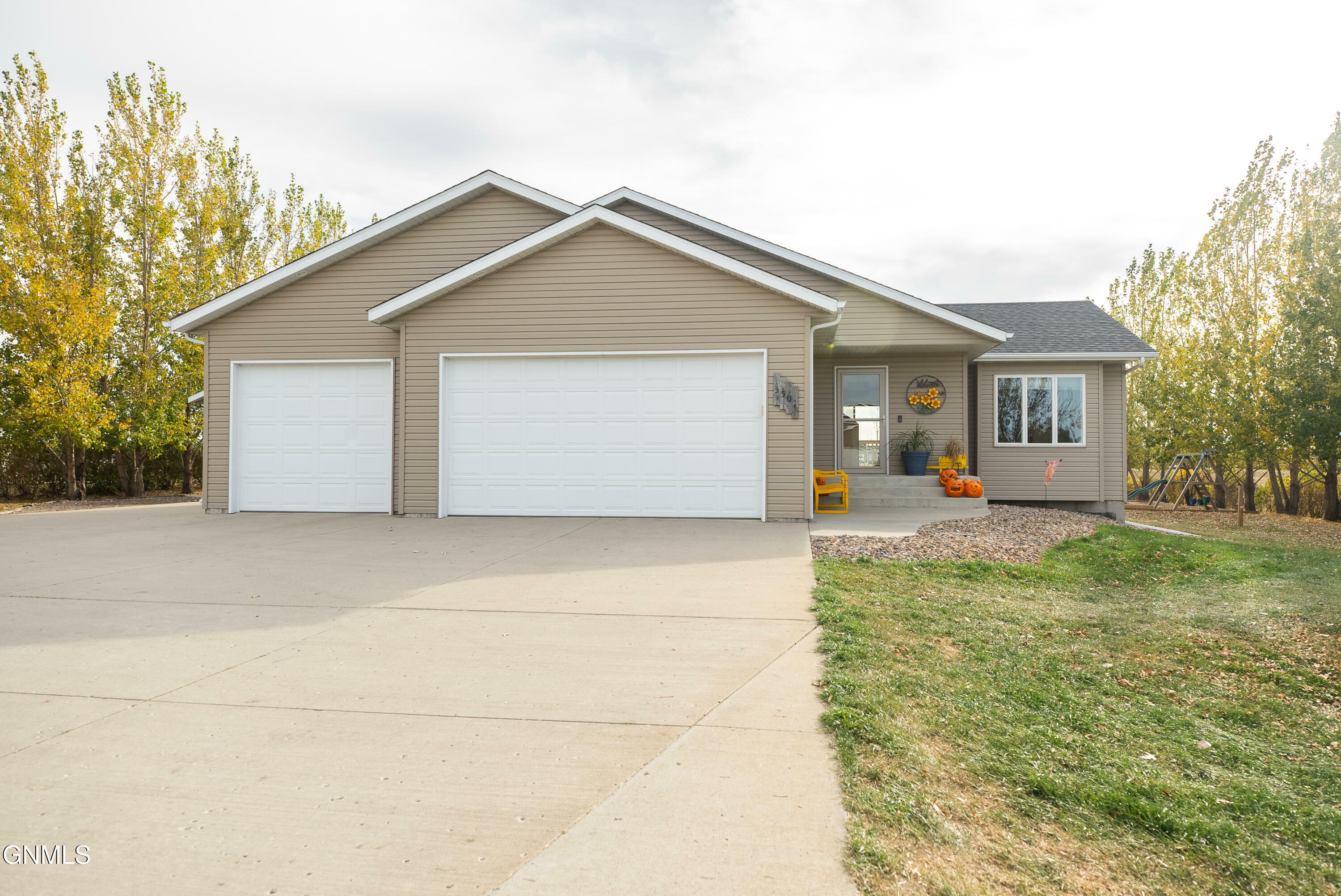 5501 Woodrow Drive  Bismarck ND 58504 photo