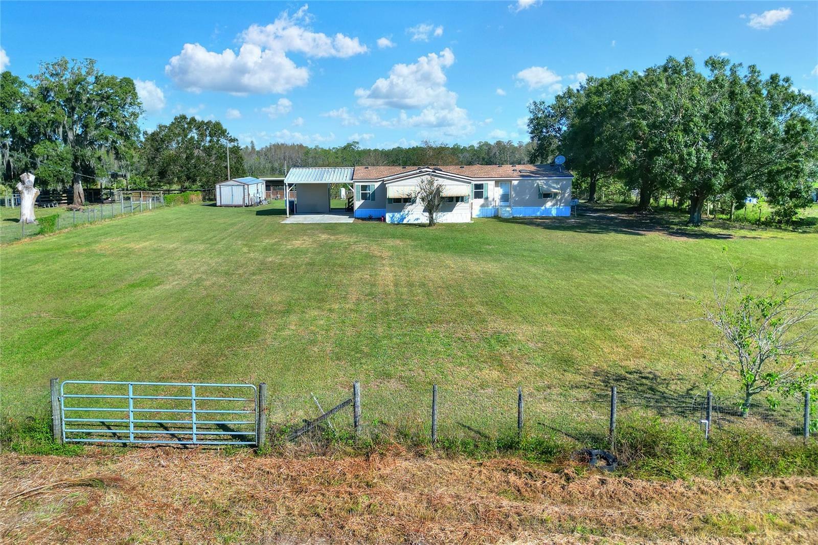 Property Photo:  5830 Fussell Road  FL 33868 