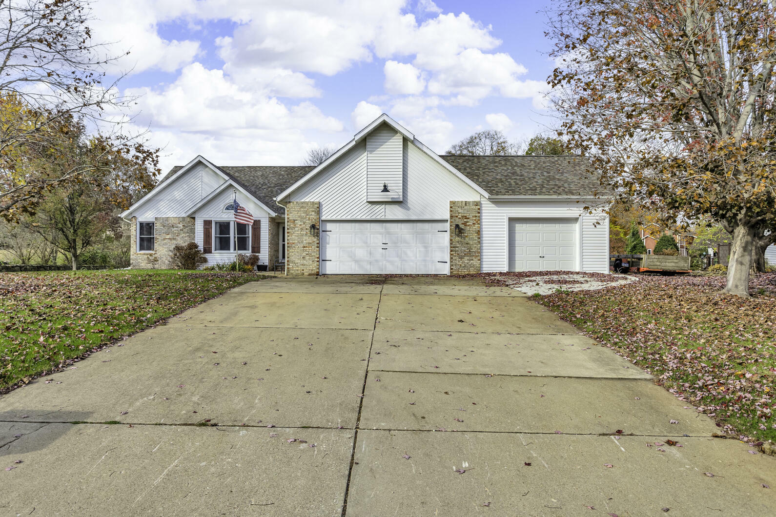 Property Photo:  2018 W Coachlight Drive  MI 49201 