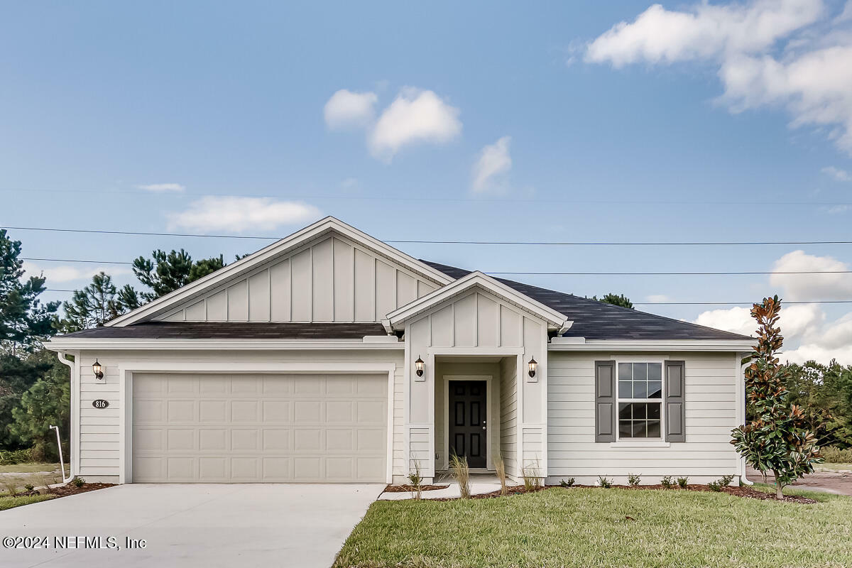 Property Photo: 816 Panther Lake Parkway FL 32221