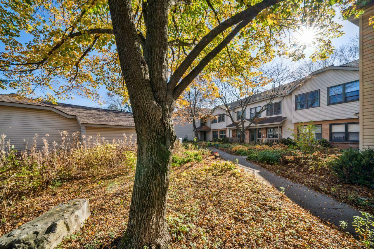 Property Photo:  990 Kensington Trail 205  MN 55123 