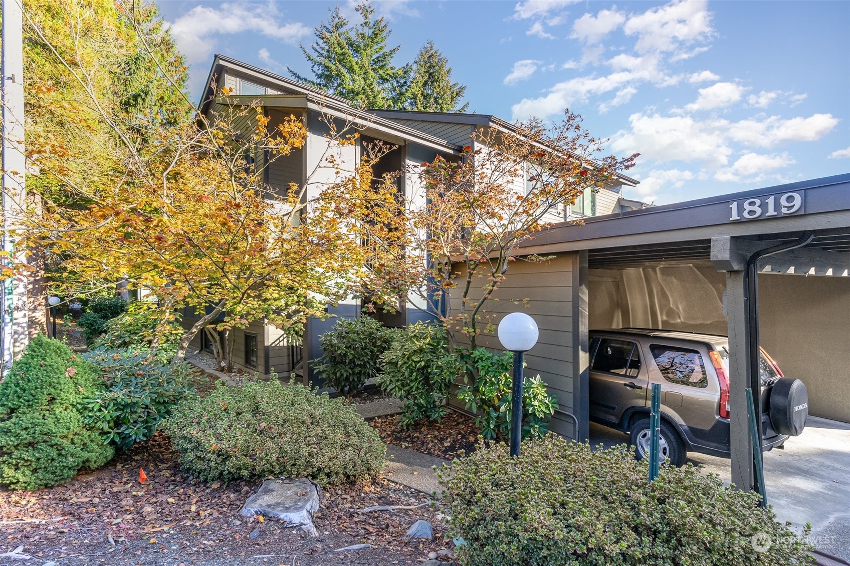 Property Photo:  1819 N 107th Street 101  WA 98133 