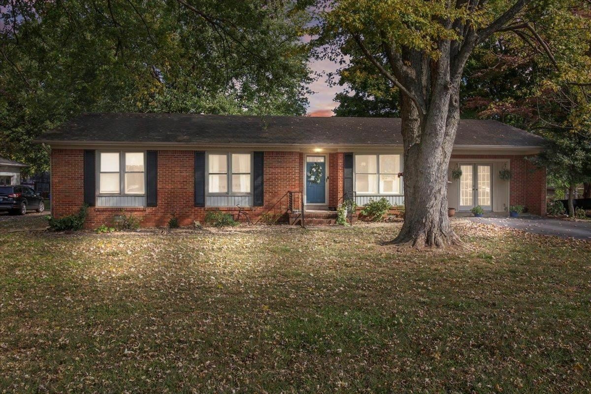 Property Photo:  106 Poplar Street  KY 42276 