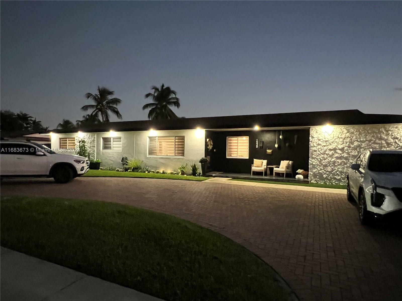 Property Photo:  10440 SW 112th St  FL 33176 