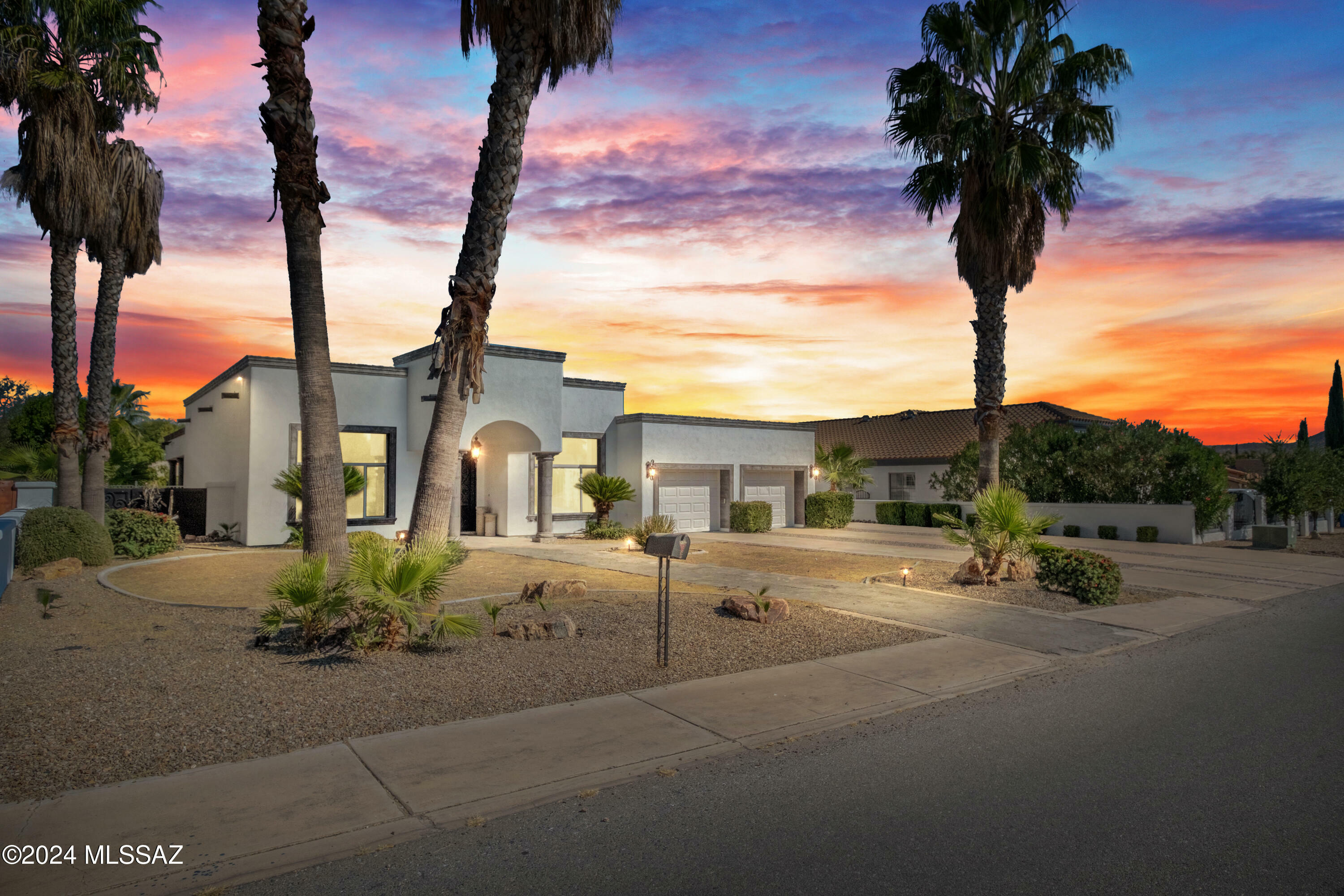 Property Photo:  1590 W Fairway Drive  AZ 85621 