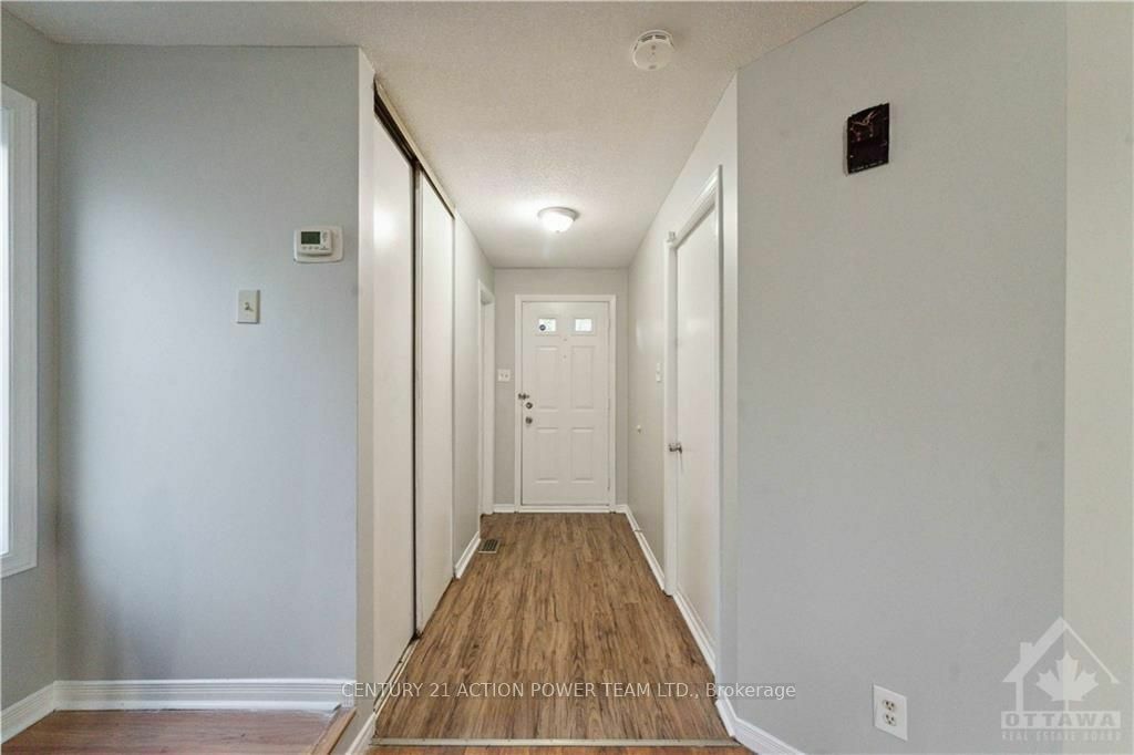 Property Photo:  127 Woodbury Cres  ON K1G 5C5 