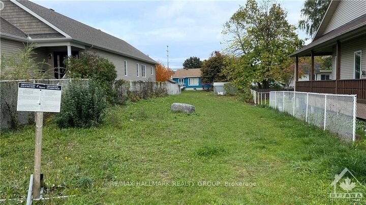 1673 Kindersley Avenue — photo 1