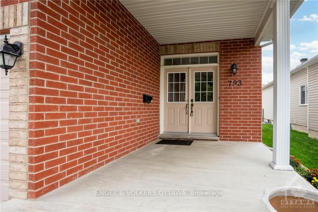 Property Photo:  793 Valin St  ON K4A 4Y9 