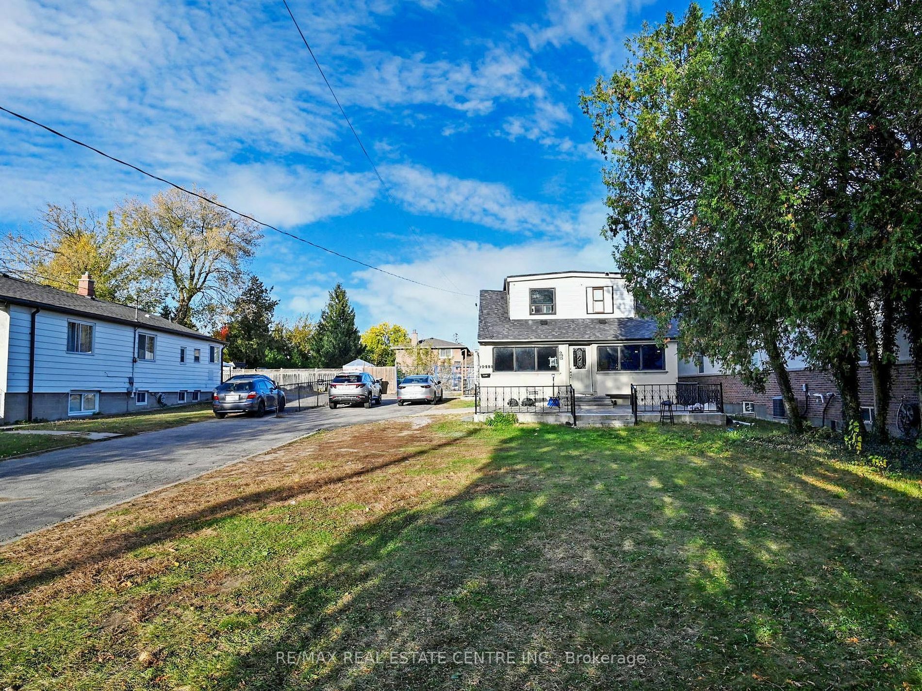 Photo de la propriété:  2211 Camilla Rd  ON L5A 2K2 