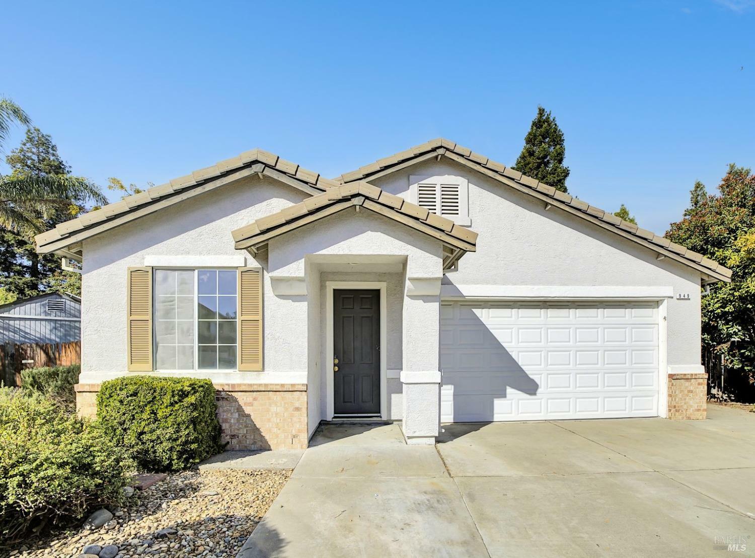 Property Photo:  949 Summerbreeze Court  CA 95687 