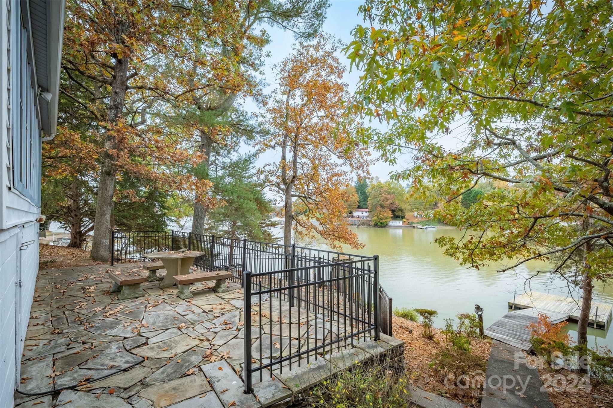 Property Photo:  802 Lake Vista Lane  NC 28681 