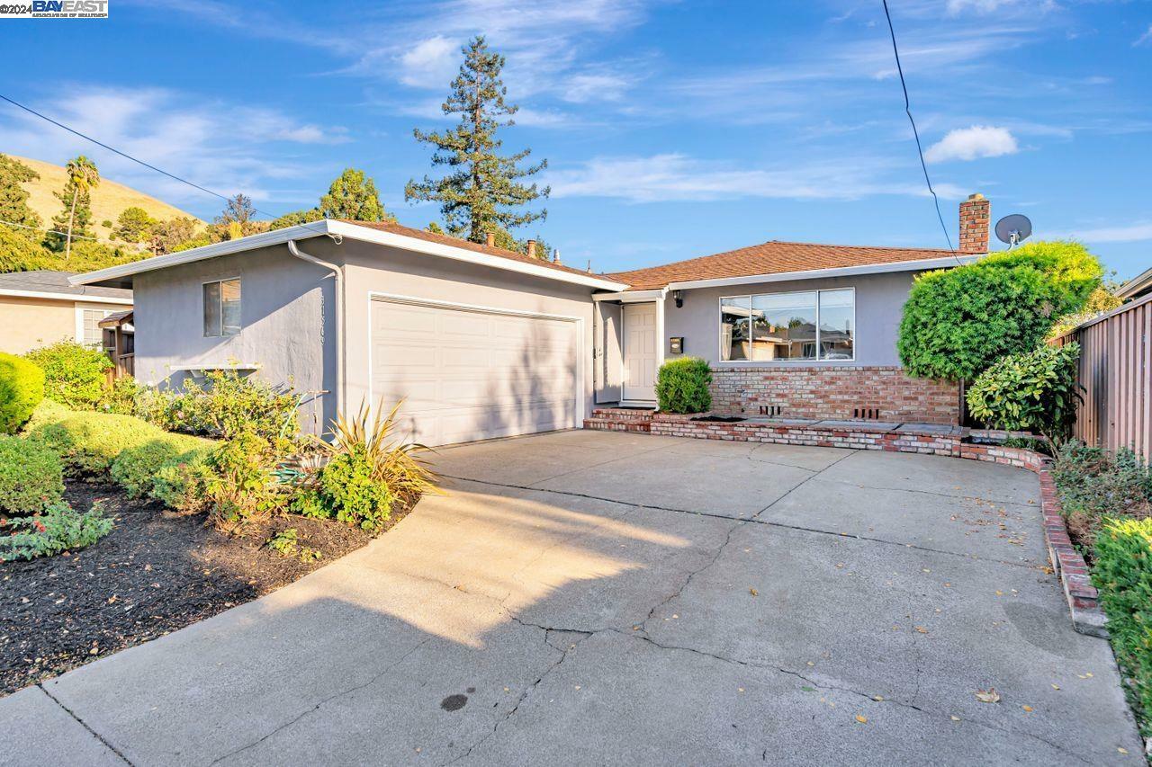 Property Photo:  31569 Hugh Way  CA 94544 