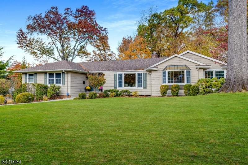 Property Photo:  1050 Wyandotte Trl  NJ 07090 