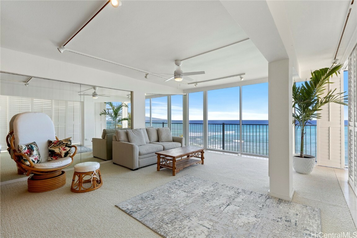 Property Photo: 3015 Kalakaua Avenue 902 HI 96815