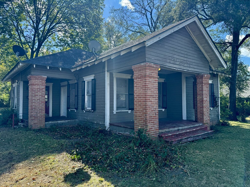 Property Photo:  121 Kerr Avenue  TX 75904 