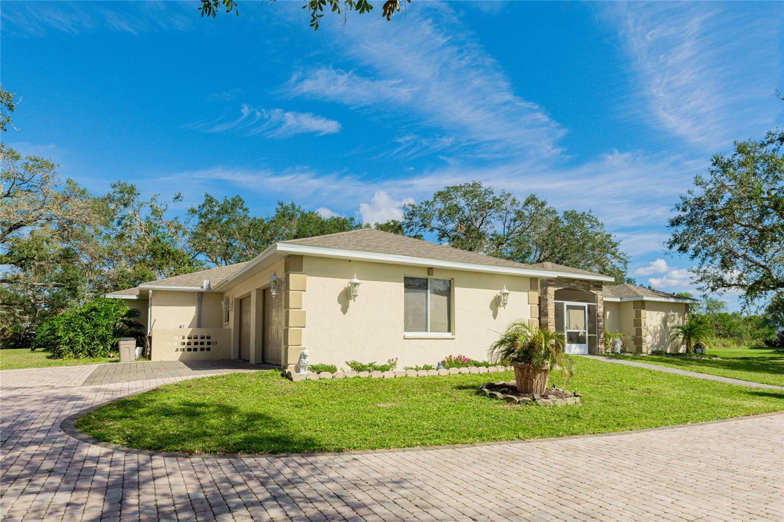 Property Photo:  5945 Ravenwood Drive  FL 34243 