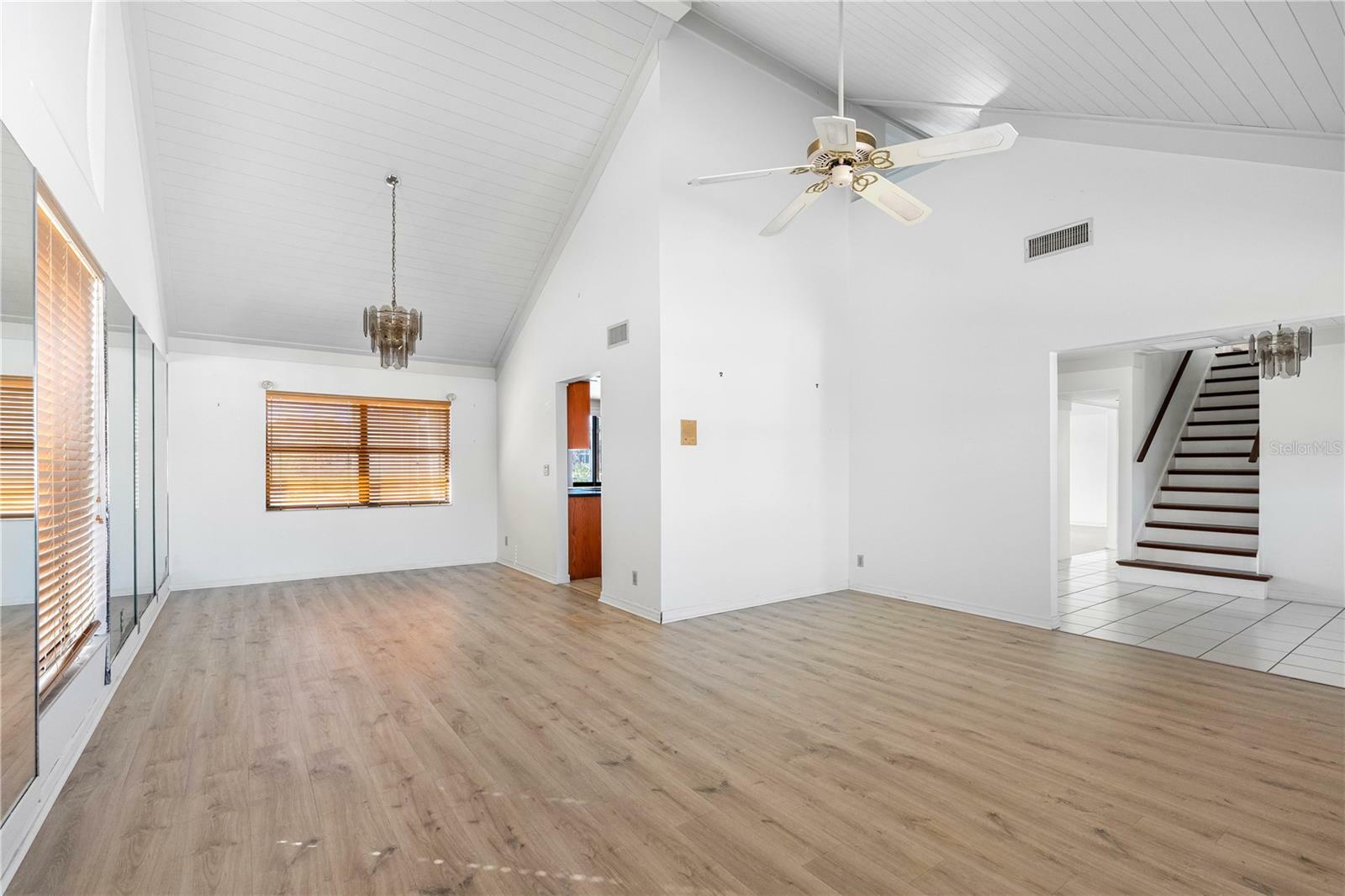 Property Photo:  1104 Kingfish Place  FL 33572 