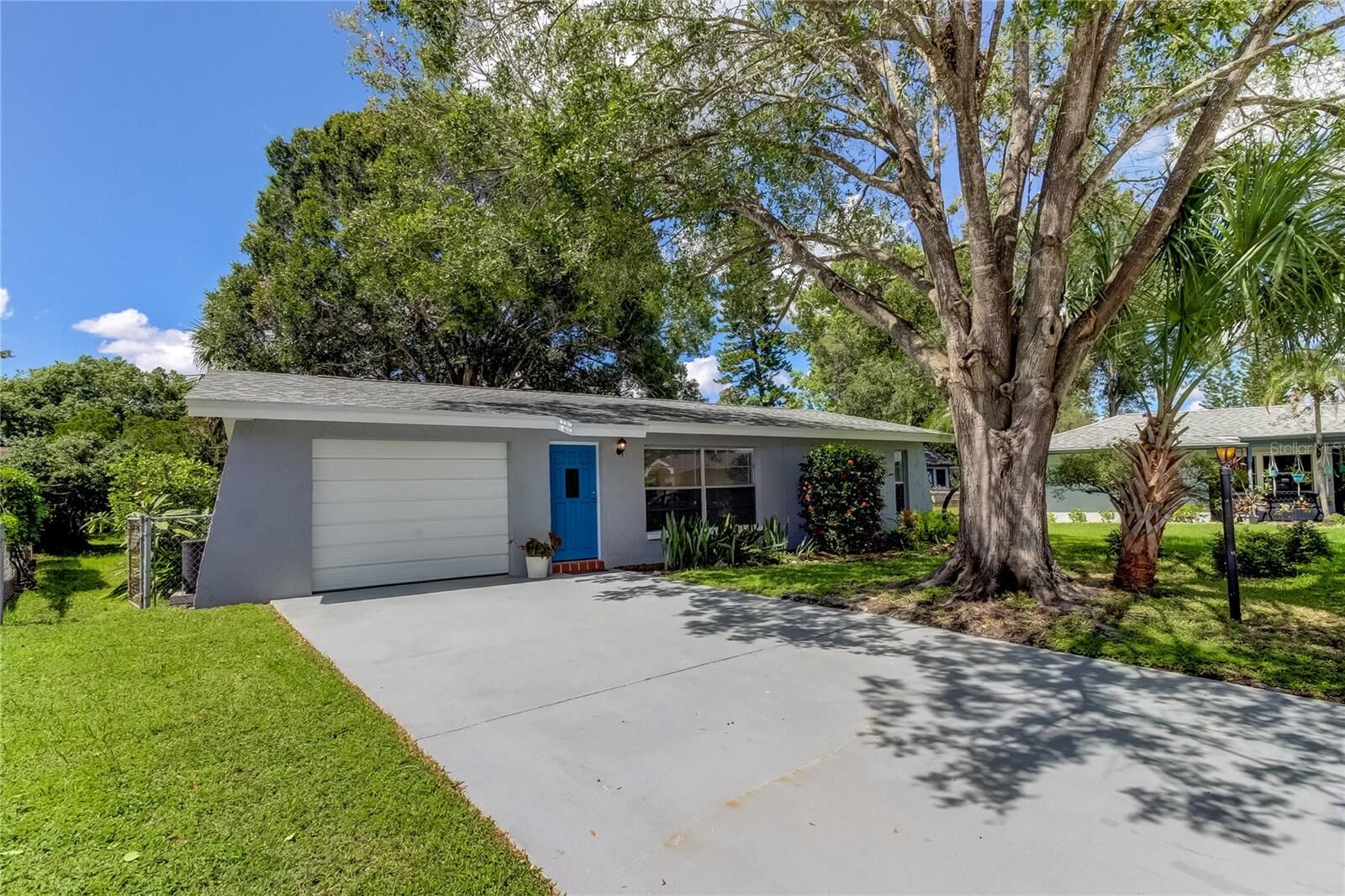 Property Photo:  602 Lemonwood Drive  FL 34677 