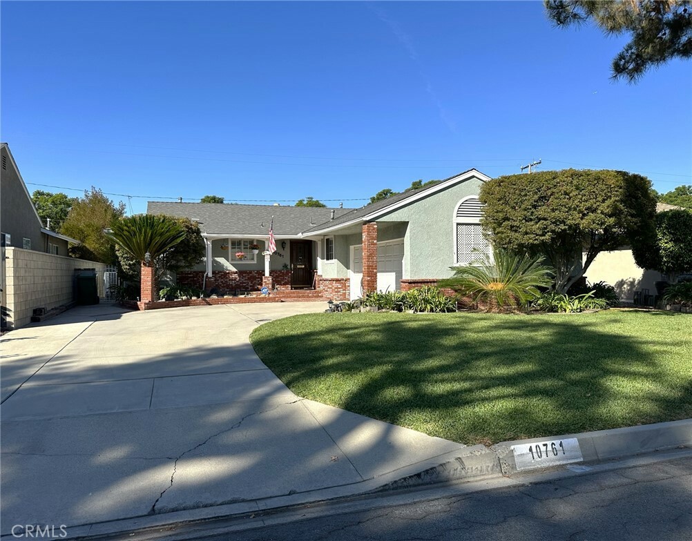 Property Photo: 10761 Avonbury Avenue CA 90603