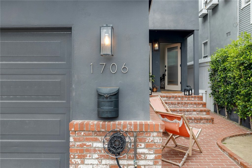 Property Photo:  1706 Carver Street  CA 90278 