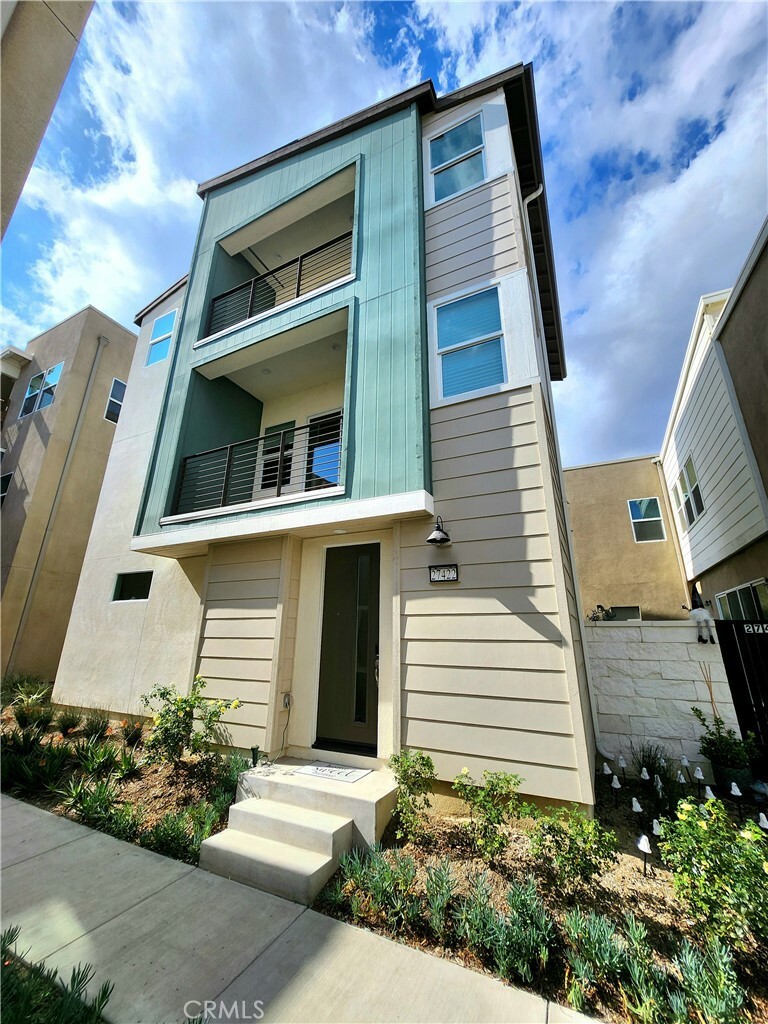 Property Photo:  27422 Pioneer Court  CA 91381 